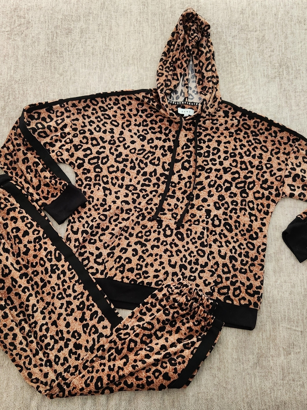 DKNY Fleece Leopard Print 2-Piece Lounge Set Hoodie & Joggers Large Lounge Set